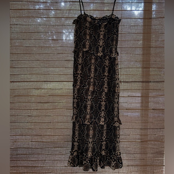 Olivaceous Leopard print Ruffled layers, curve hugging dress, fitted bodice. Sm. - Picture 2 of 5